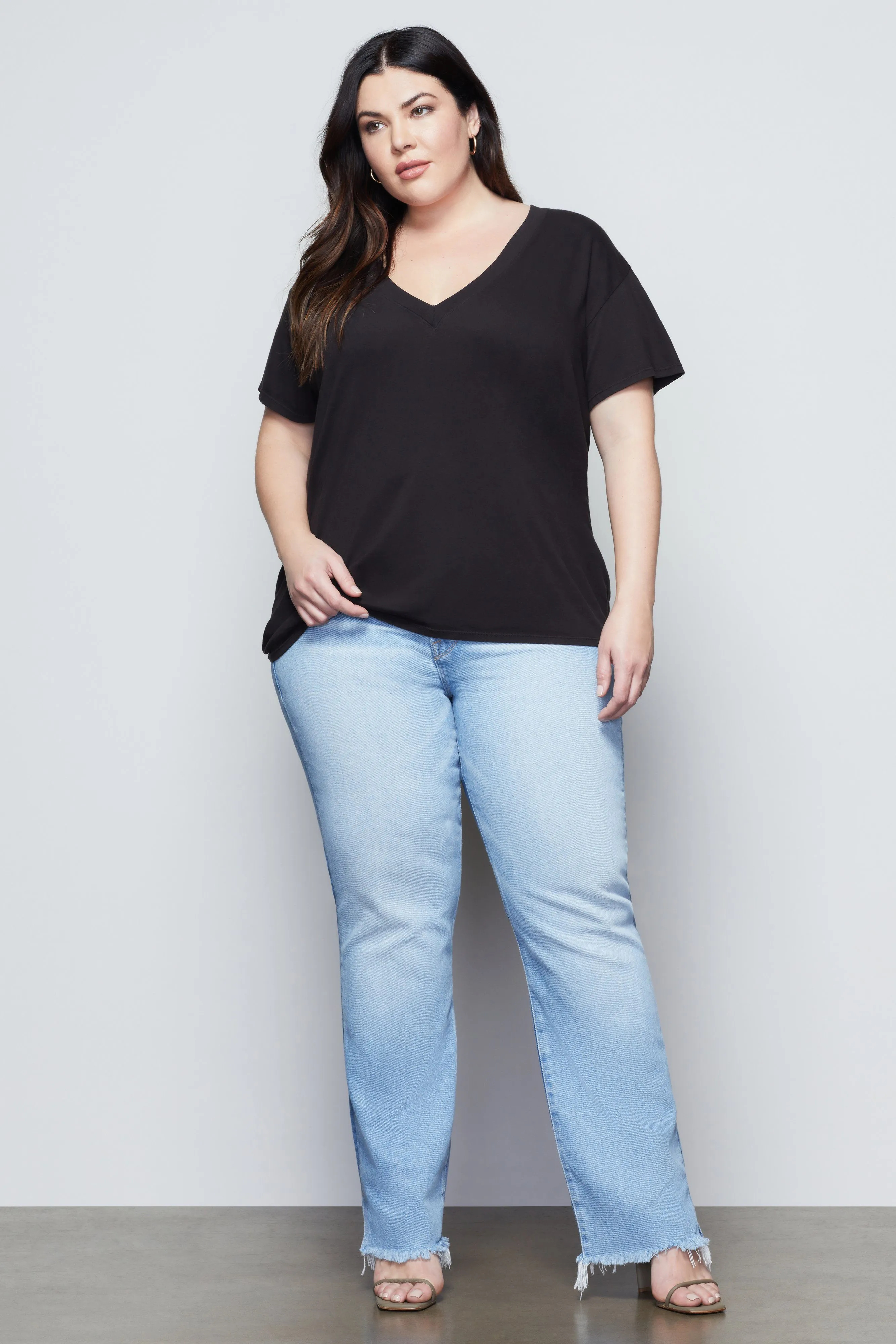 JERSEY V-NECK TEE | BLACK001