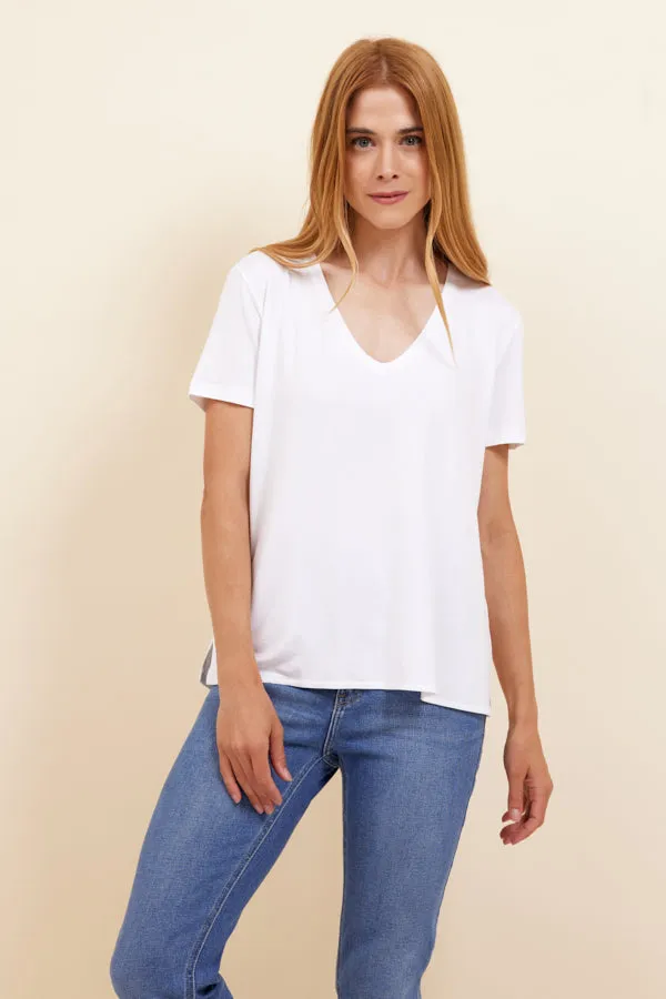 Majestic Soft Touch Semi Relaxed V-Neck Tee in Blanc