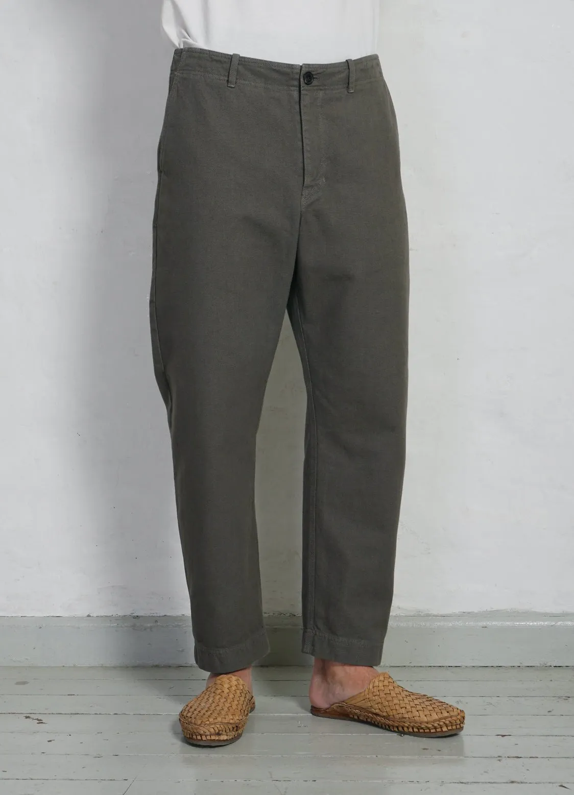 TRYGVE | Wide Cut Cropped Trousers | Green Grey